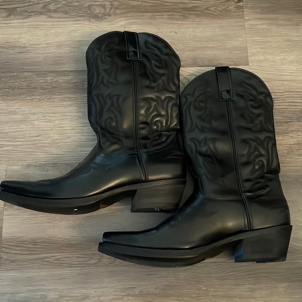 Men’s black cowboy boots